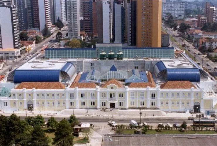 Shopping Curitiba completa 30 anos com promoção e novas lojas