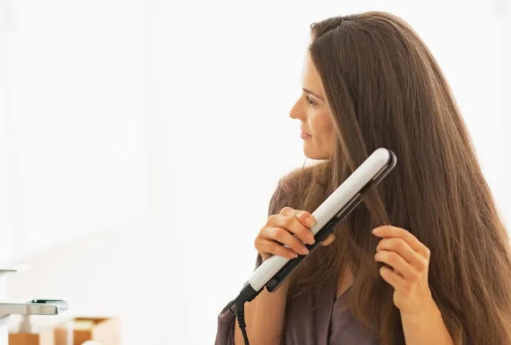 Descolorir e alisar deixa o cabelo mais vulnerável ao calor, aponta estudo da USP