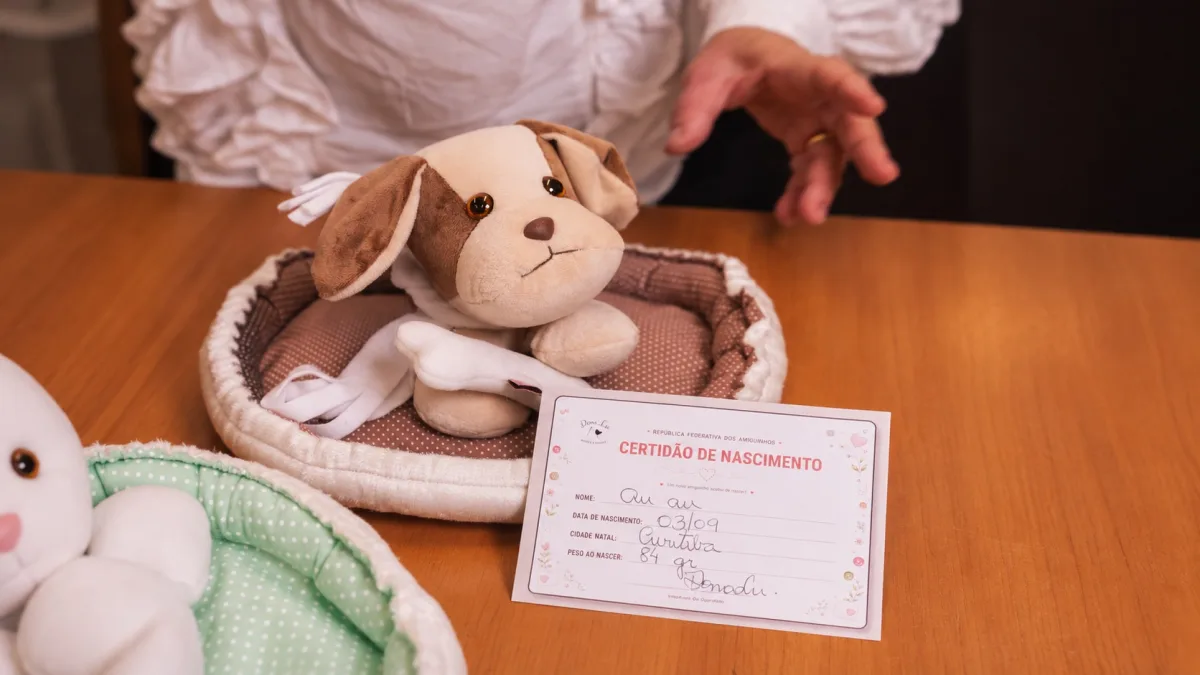 Crianças participam de oficina de confecção de ursinhos pet no Shopping Curitiba