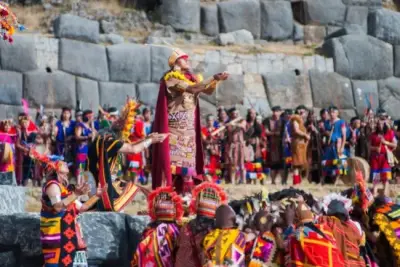 Festas tradicionais latino-americanas com dança e trajes típicos