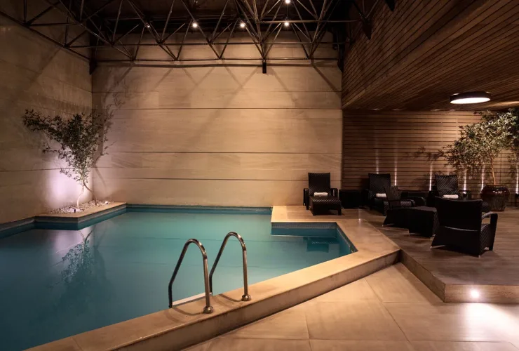 Piscina coberta e climatizada do Bourbon Hotel & Suítes Curitiba