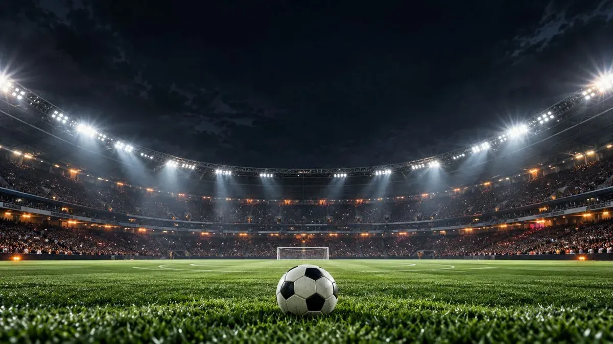 Estádio de futebol iluminado à noite, arte ilustrativa da semifinal da Copa Paraná entre Foz do Iguaçu e Paraná Clube