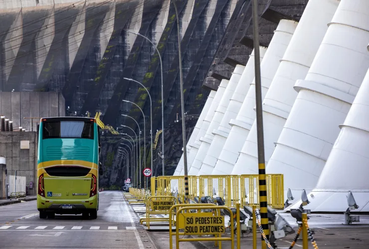 Avenida dos Condutos Forçados da usina de Itaipu, em Foz do Iguaçu