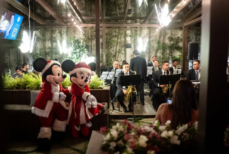 Jardim Secreto antecipa Natal em Curitiba com orquestra e personagens infantis
