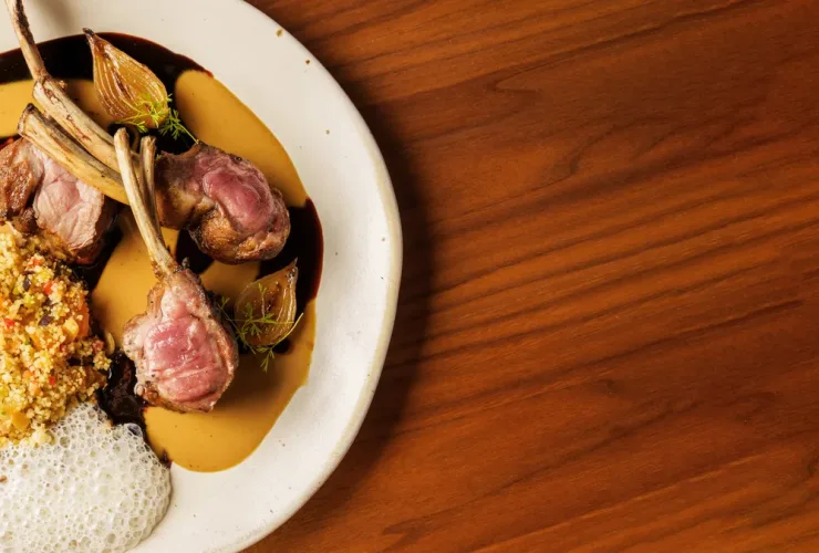 Prato de carne servido no Nomade Restaurante, do Nomaa Hotel, no Batel, em Curitiba