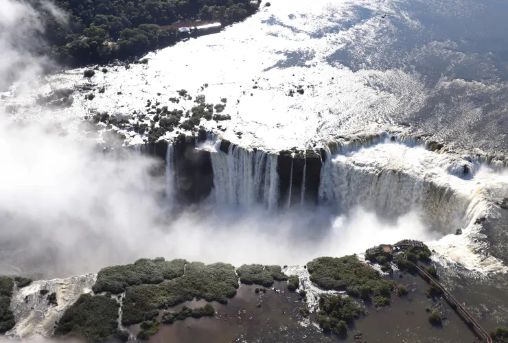 Quedas d'água das Cataratas do Iguaçu, no Parque Nacional do Iguaçu, em Foz do Iguaçu