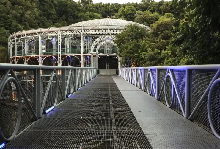 Ópera de Arame, no Parque das Pedreiras, em Curitiba