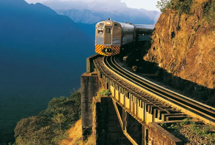 Trem da Serra do Mar Paranaense é opção para o feriado de Finados