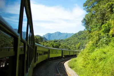 Excursão de trem a Morretes e Antonina é uma das opções para quem deseja conhecer o litoral do Paraná