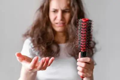 - Queda de cabelo e doenças crônicas de pele pioram em períodos de estresse e ansiedade