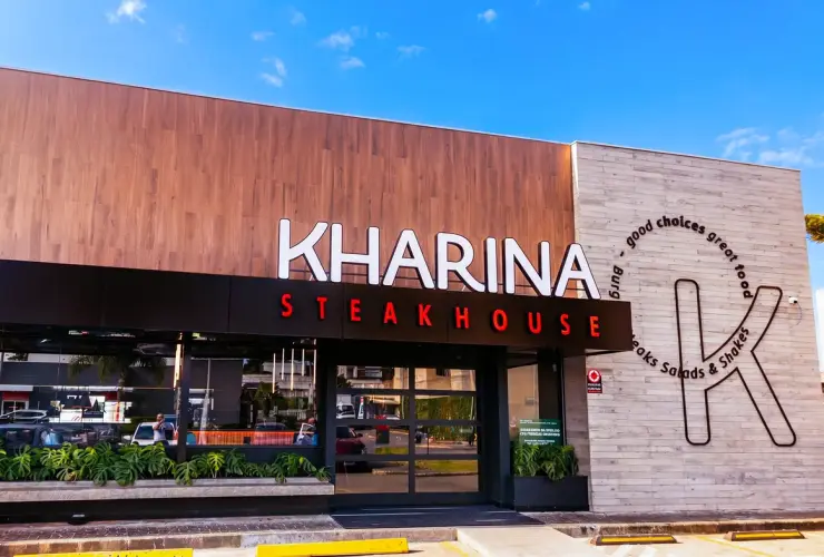 Fachada da unidade Portão do Kharina Steakhouse, em Curitiba.