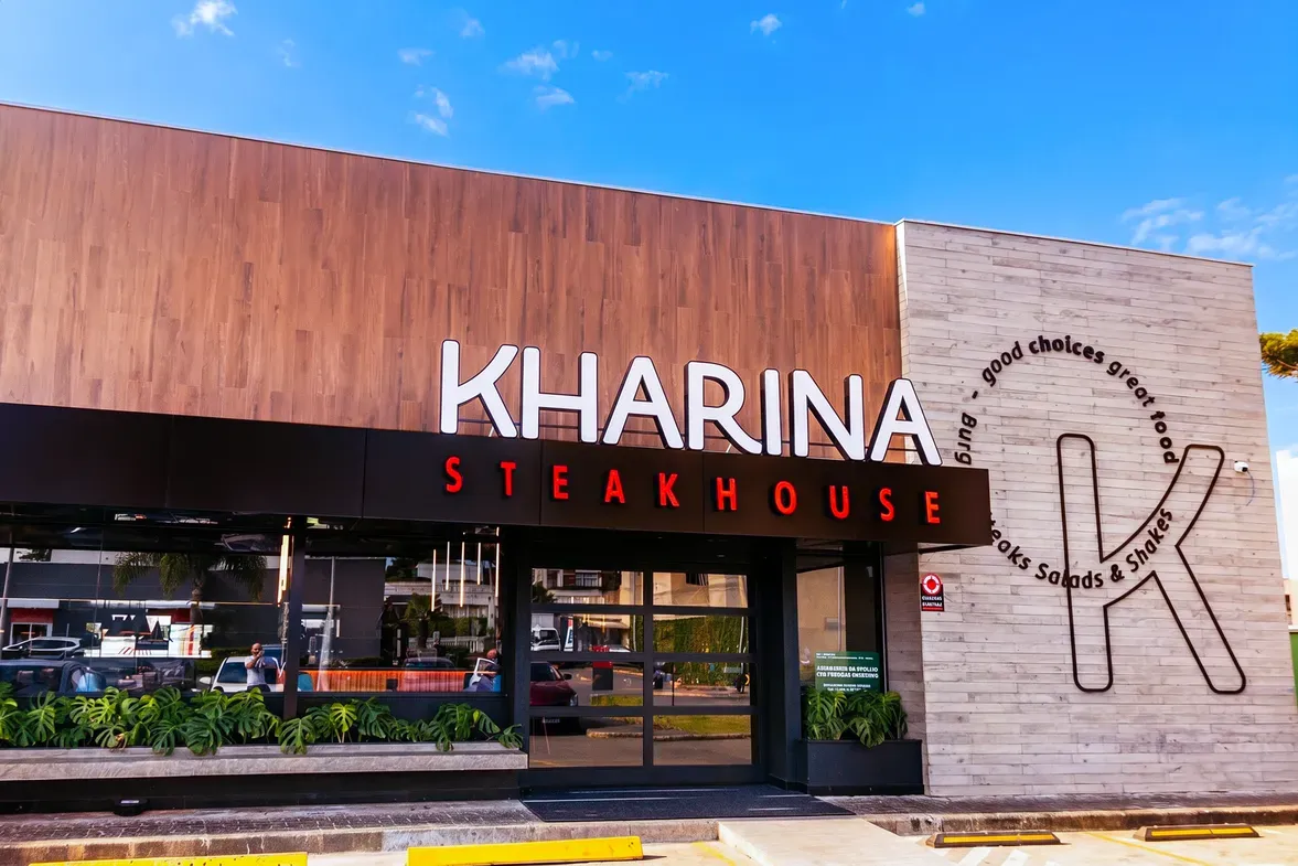 Fachada da unidade Portão do Kharina Steakhouse, em Curitiba.